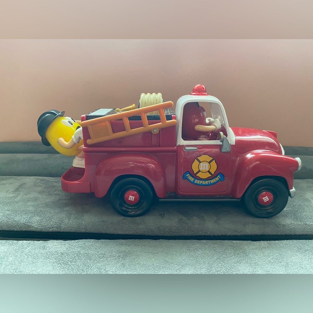 M&Ms Candy Dispenser Red's Firehouse Fire Truck Limited Edition 2006